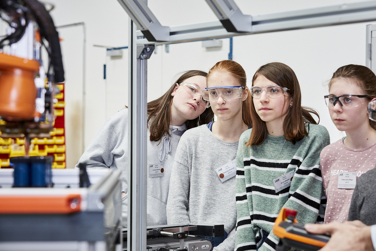KIT FTU Berufsbild Wissenschaftlerin